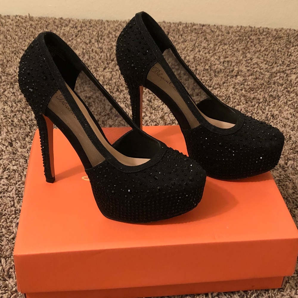 Black shimmer pumps